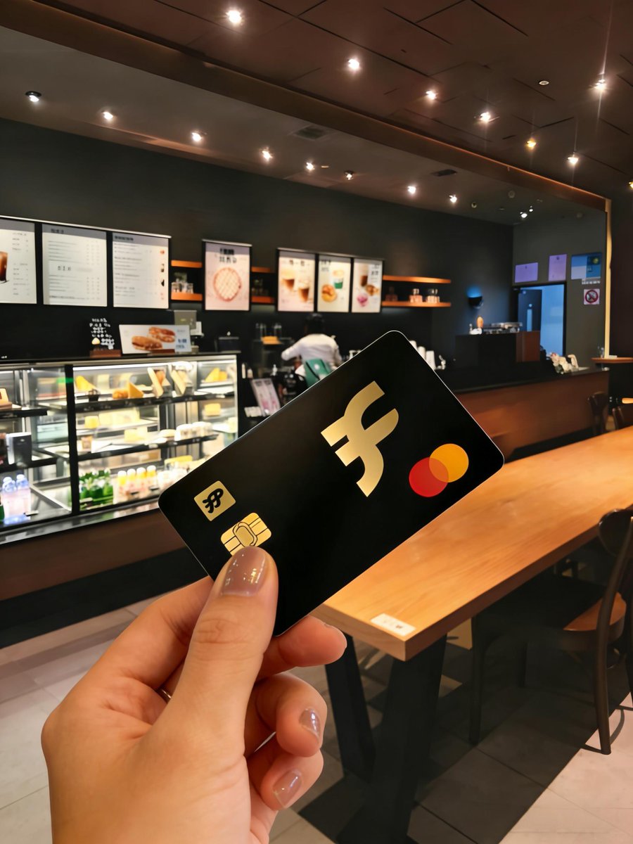 FP_USDCard's tweet photo. Tap to pay, a hot latte awakens your senses. 💳☕️
Wooden tables and warm lights stretch your lazy moments. 🪵💡
Sip a cup of coffee, ease back into calm, and return to your daily rhythm. 🧘♀️📅
#FuturePay https://t.co/nAG3qcKcGT