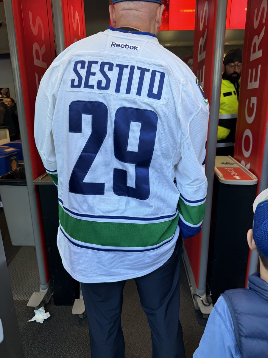 sedinitronic's tweet photo. First Canucks game in months and I enter behind this beauty https://t.co/sKMDruRVDT