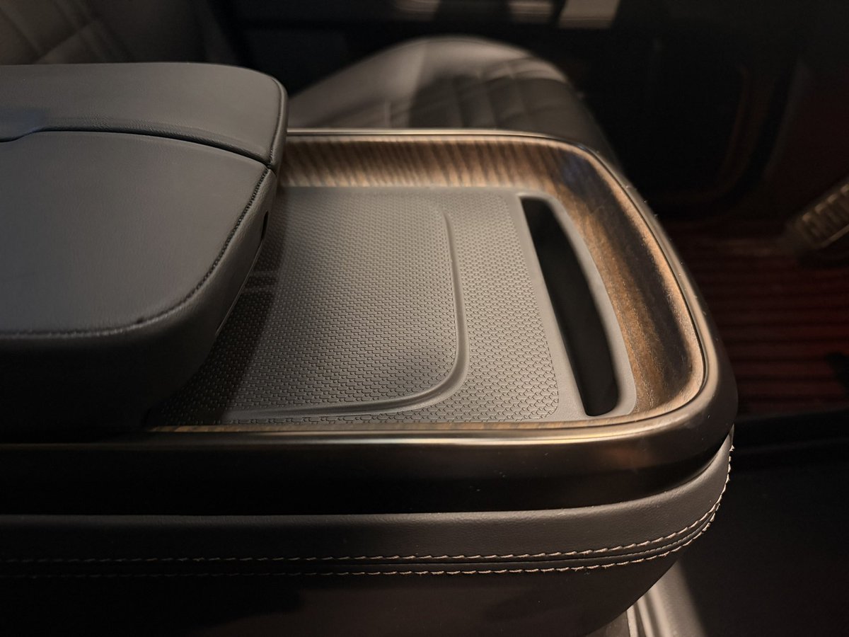 RivianRoamer's tweet image. Very easy install. But looks like it’s limited to 5W. Though the magnets are super strong. So far I prefer the @SoonishEV one.