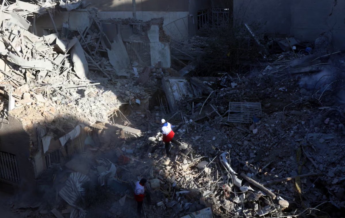 DaniellaSe17983's tweet image. On Tuesday, U.S. President Trump threatened that "tonight, an entire civilization in Iran will perish, never to rise again"—remarks that alarmed military observers and retired officers, who described them as "very likely constituting a war crime."