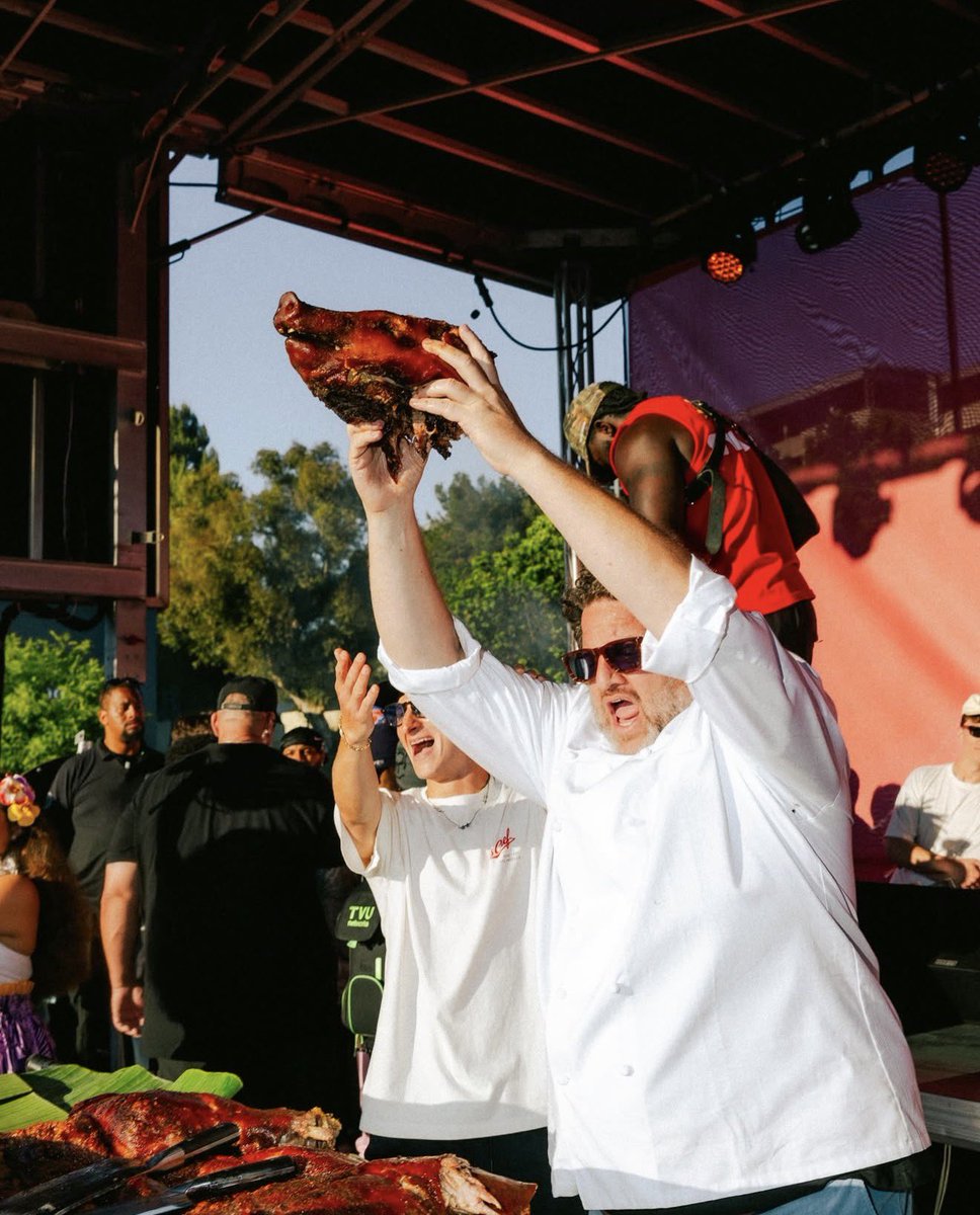 YesChefFoodFest's tweet photo. If we’re doing a pig roast, we’re going all out #YesChefFoodFestLA #YesChefFoodFest #YesChef https://t.co/tT1L3H30Wg