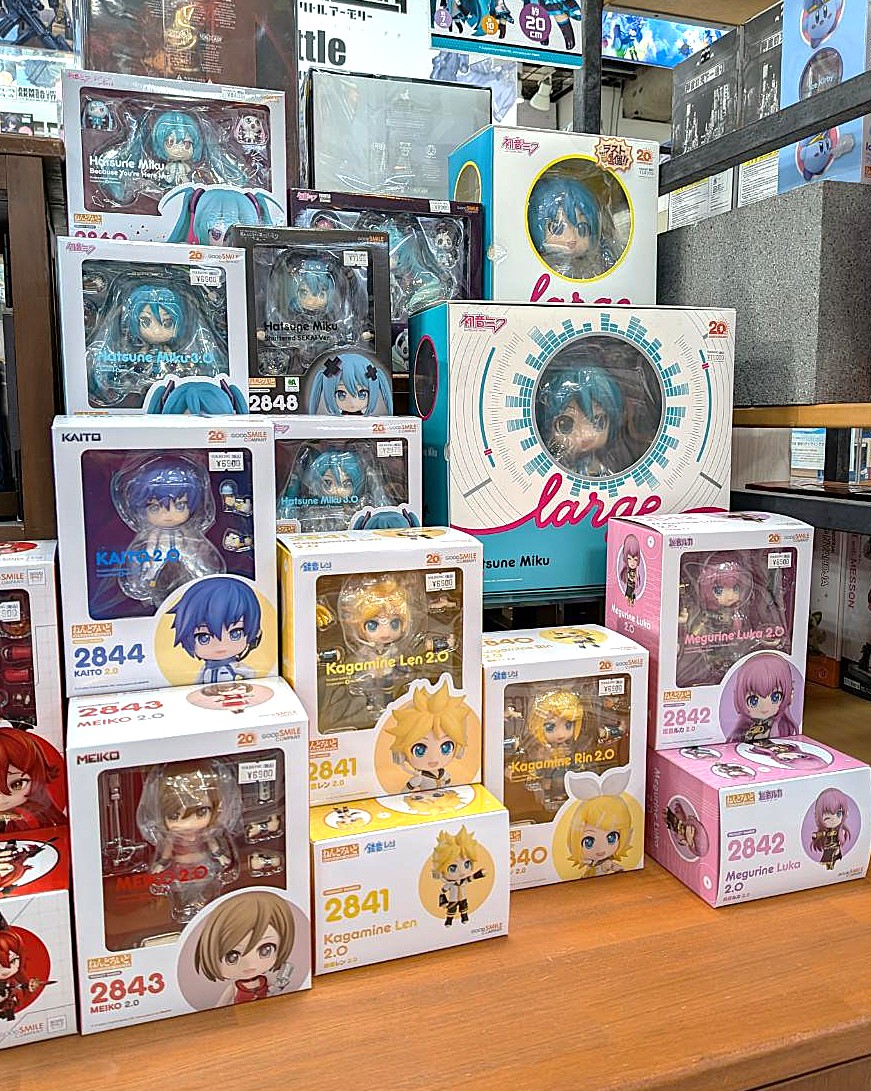 vs_hobbytengoku's tweet image. 【ホビー天国5F フィギュア】
5Fにて #初音ミク を始めとした #ピアプロキャラクターズ のフィギュアを販売中です！
スケールフィギュアやねんどろいど、トレーディングフィギュアと様々なバーチャルシンガーたちがあなたをお待ちしております♪
#ボークス #akiba #ホビー天国2 #miku