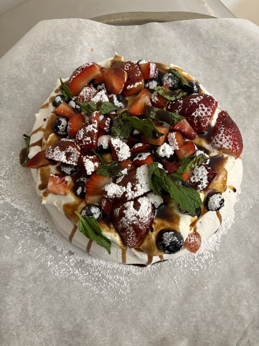 snailmina's tweet photo. i love a beautiful rainy night 

pavlova https://t.co/Tfv0luFUlQ