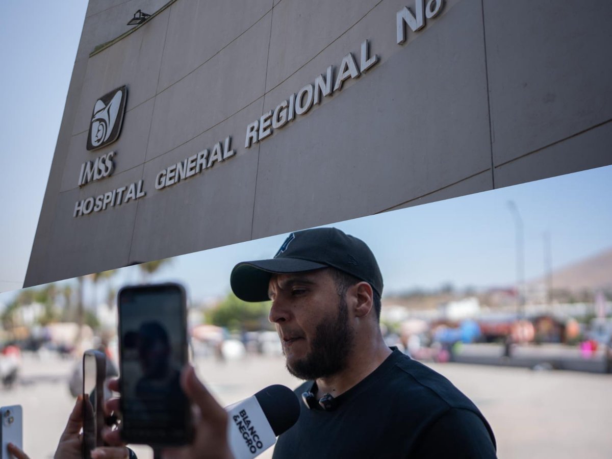 alfredoalvarez1's tweet image. Familiares de un hombre de 48 años denunciaron presunta negligencia médica en la Clínica 1 del IMSS en Tijuana. Lo llevaron por un dolor de espalda y aseguran que pasó días en urgencias, en un pasillo y sin atención suficiente, hasta que les informaron de su muerte.
#IMSS