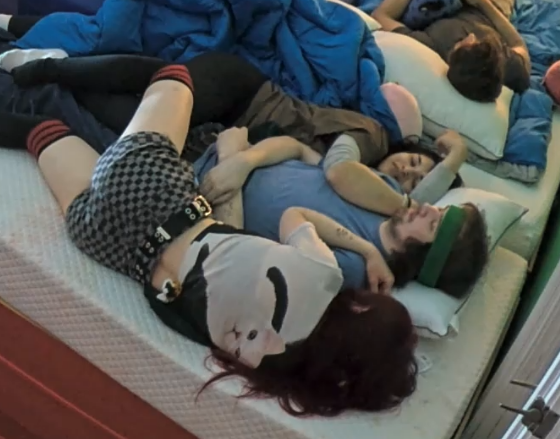 FiresOfTruth's tweet photo. landons literal first cuddle

#fishtanklive https://t.co/NW2c8ilCDI