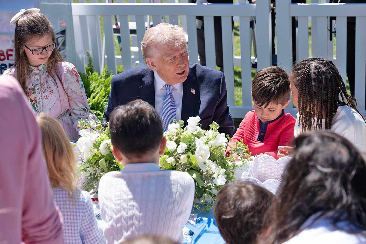 AnalistaClara's tweet photo. ¿Cuántos nietos tiene el Tío Sam? 🤔 ¡Esa es la pregunta del millón! La justicia de EE. UU. siempre tiene un ojo puesto en todo... ¡Veremos quiénes terminan rindiendo cuentas! 🇺🇸✍️
​#TioSam https://t.co/4WgzwYHcyU