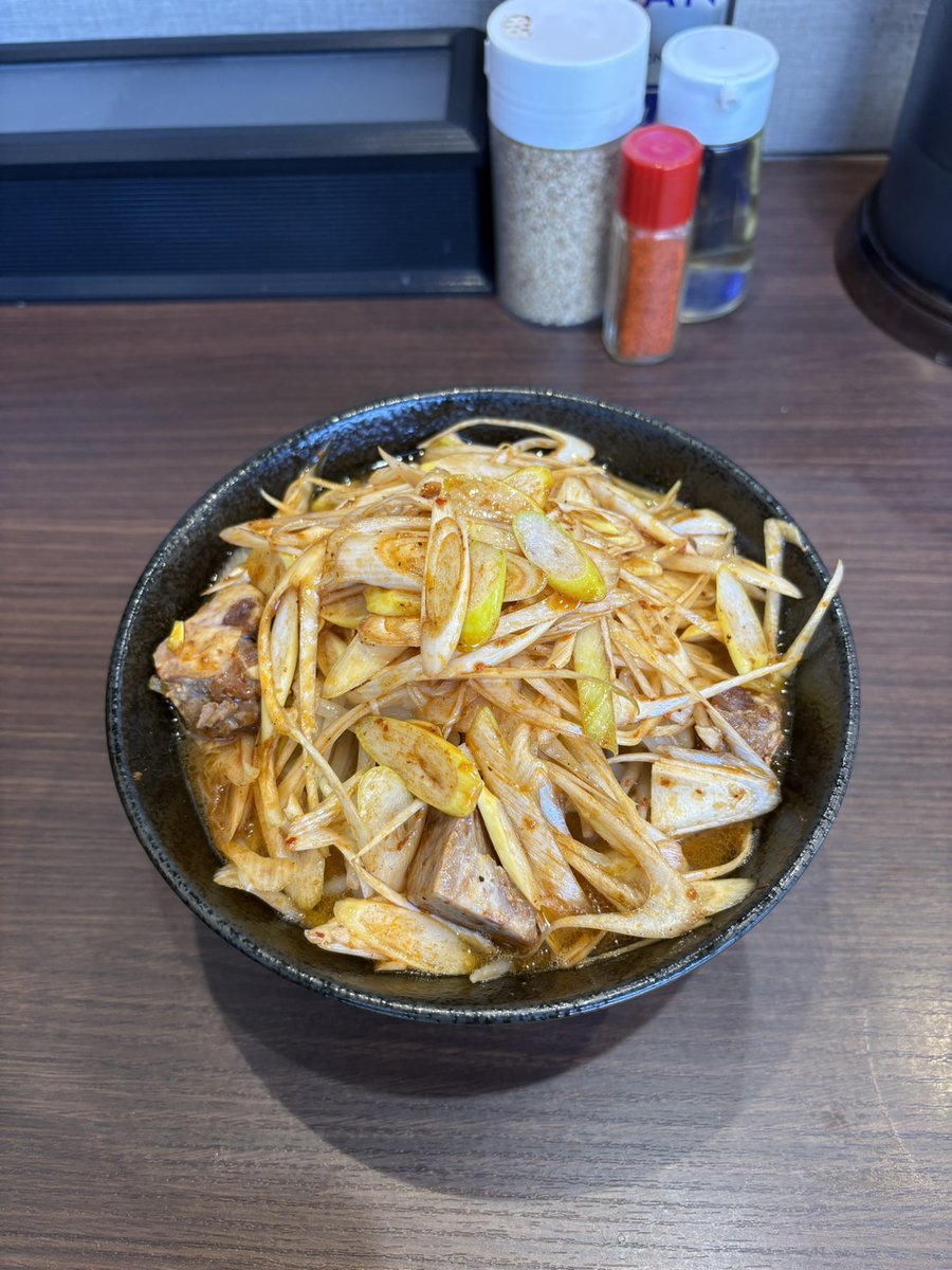 samurai_ueno's tweet photo. 期間限定『辛ねぎともやし』
大好評です！✨
上野に遊びに来た際には、ぜひ侍上野店へ❗
みなさまのご来店お待ちしております🍜
#侍上野　#上野　#家系ラーメン　#らーめん　#新作　#期間限定 https://t.co/WMMTie91Dg