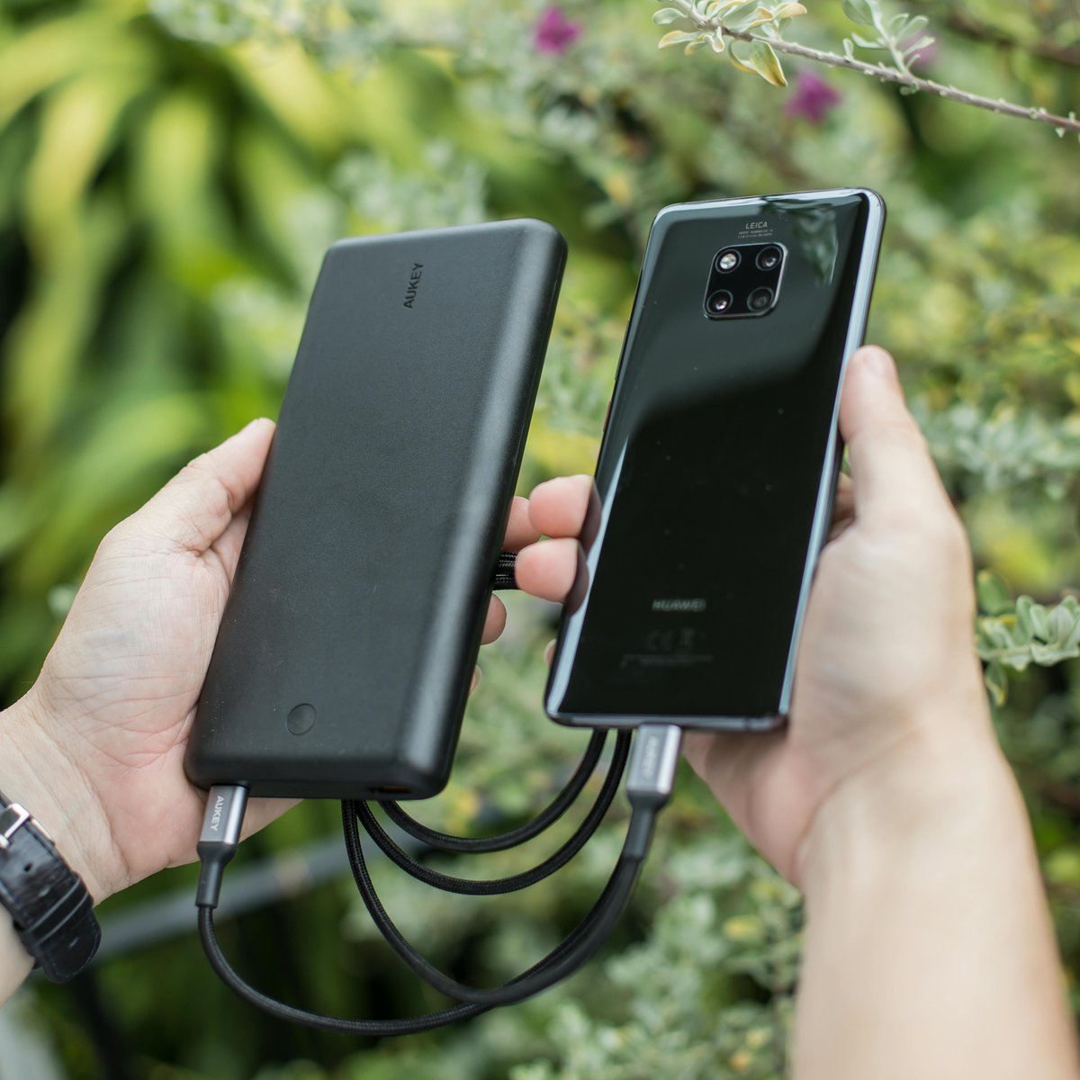 📥 INBOX: Southwest Airlines confirms to <a href="/KPRC2/">KPRC 2 Houston</a> that they will begin limiting the number of portable electronic chargers passengers can bring onto the plane to just one. 🧵