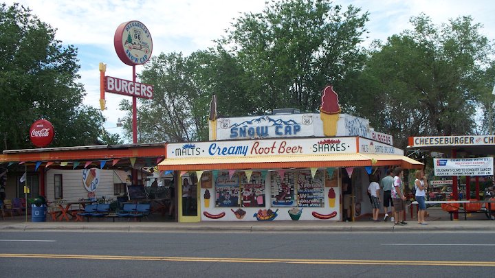 DVoss66's tweet photo. @hoshizorarock Here is Delgadillo Snow Cap in Seligman, AZ. A town of about 750 people along Route 66, the main road used for people coming west until the interstates were built. A two lane road that in its full original length was 3,940km. https://t.co/qlZ4DOhpMi