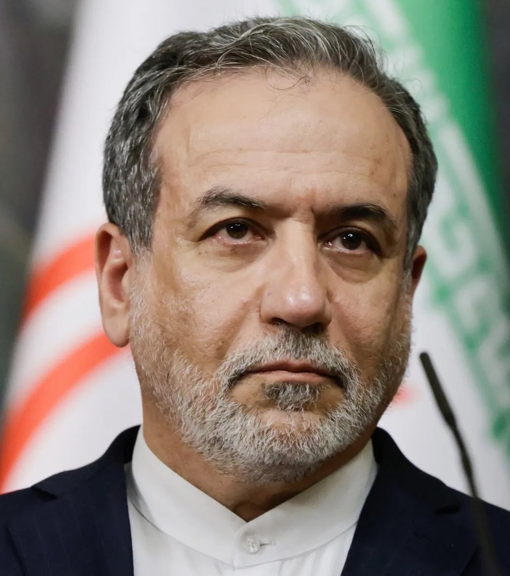 CryptoNewsHntrs's tweet image. 🚨 JUST IN: 🇮🇷 IRAN'S FOREIGN MINISTER ARAGHCHI OFFICIALLY ANNOUNCES "SAFE PASSAGE THROUGH THE STRAIT OF HORMUZ" WILL BE GRANTED FOR 2 WEEKS. 🌍⛴️

#Iran #StraitOfHormuz #GlobalShipping