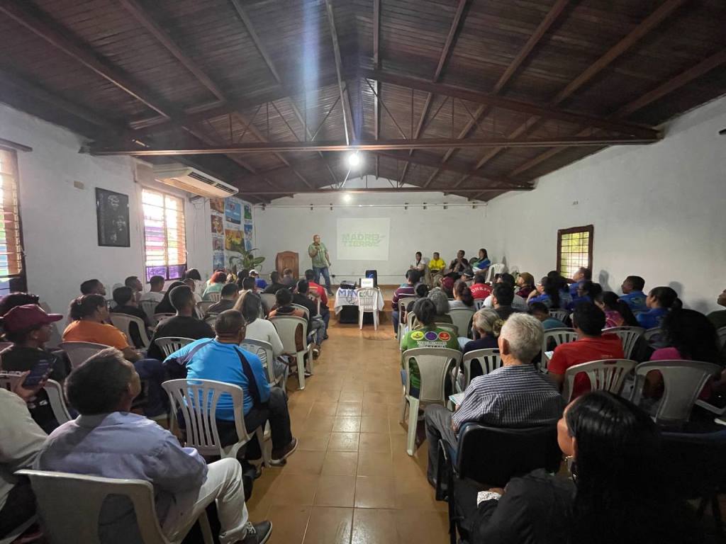 MinecOficial's tweet photo. Ambientalistas y pueblos indígenas amazonenses presentan propuestas en congreso estadal
#07Abr
https://t.co/bofKd7z652 https://t.co/sL3HQcvuqQ