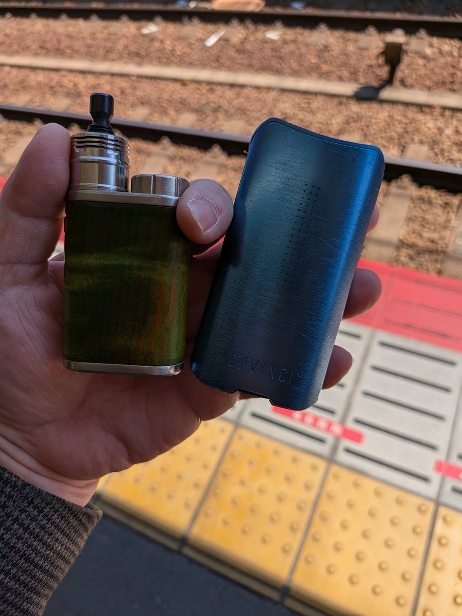 arai3539's tweet image. 色々あってドキドキマウンテンな日々を過ごしています
#vape #vaporizer #eleaf #davincivaporizer
