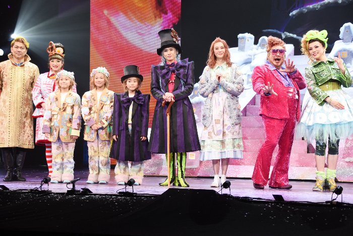 spice_stage's tweet photo. 【日生劇場にて東京公演開幕】

堂本光一「再出発できた」～3年ぶりに帰ってきた、ミュージカル『チャーリーとチョコレート工場』ゲネプロ＆開幕記念会見レポート

#チャーリーとチョコレート工場 #チャリチョコ
#堂本光一

https://t.co/Rpswejd3V3 https://t.co/Gjc3MZdgdh