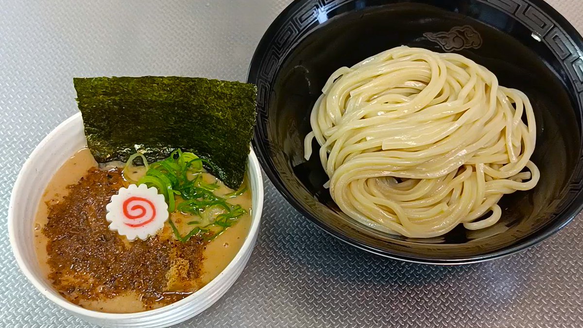 yoshi_ramen's tweet photo. 【中華蕎麦とみ田】「つけめん」の作り方をYahoo!ニュース エキスパートにアップしま��た。甘めで魚介と柚子の効いた豚骨と鶏ガラを煮込んだ濃厚スープに細かな肉片が絡み付いたスープがとみ田の特徴。この特徴をウマく再現できたラーメンに仕上がりました！
→ https://t.co/nUYLAF8Bl6

#とみ田 https://t.co/V8AFUPHtwI