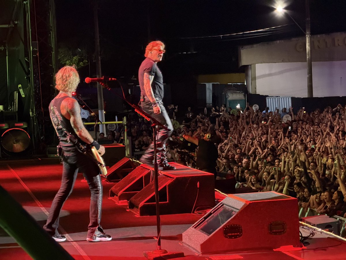 deljamesgang's tweet photo. Sao Jose do Rio Preto rock action!! https://t.co/qq24dcg1Zn