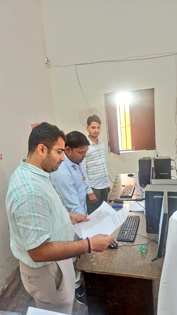 VaranasiCdo's tweet photo. दिनांक 6 अप्रैल 2026 को विकासखण्ड चिरईगांव का औचक निरीक्षण कर खंड विकास अधिकारी चिरईगांव वाराणसी को आवश्यक निर्देश दिए गए एवं फार्मर रजिस्ट्री में खराब प्रगति होने पर सहायक विकास अधिकारी कृषि के विरुद्ध क��र्रवाई की गई। https://t.co/i8TFj8jv7y