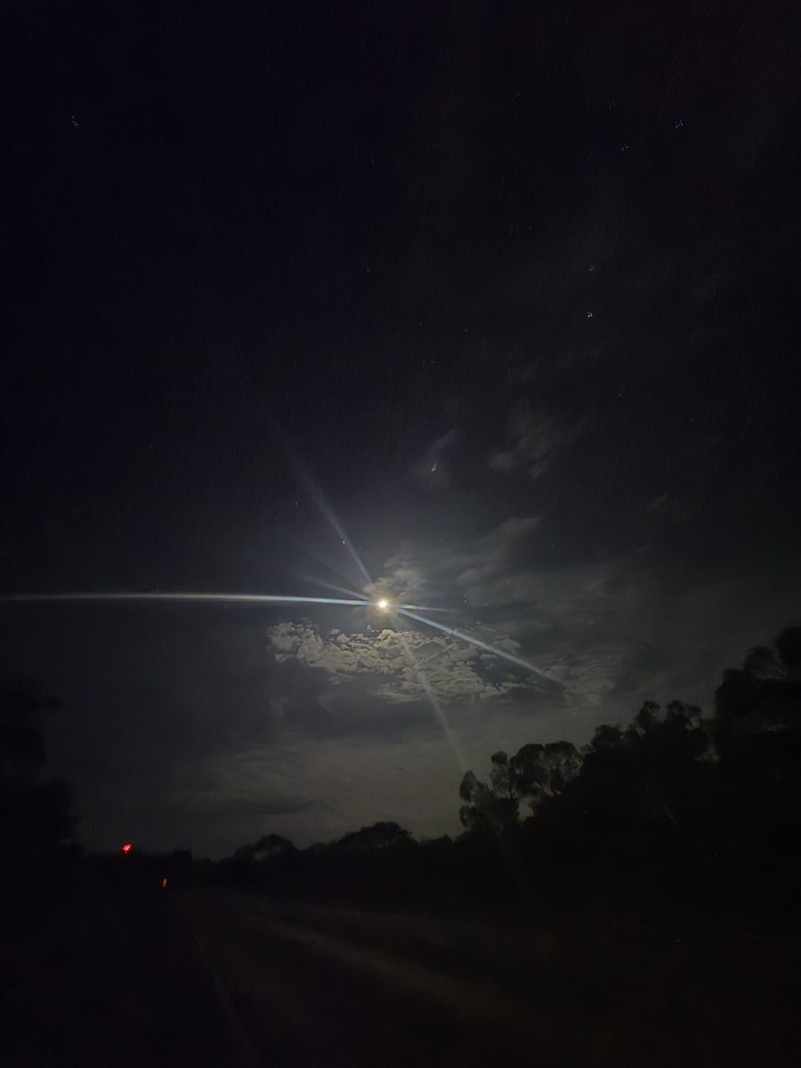 jackstar_15's tweet photo. Looking up at the moon here in Australia while Artemis astronauts were looking down at us as they travelled around it

Perspective is everything

#Artemis #ArtemisII #NASA #MoonMission #SpaceExploration #BackToTheMoon #LunarMission #Space #Ausyralia #EarthFromSpace @NASA https://t.co/U5xq8b8KJq