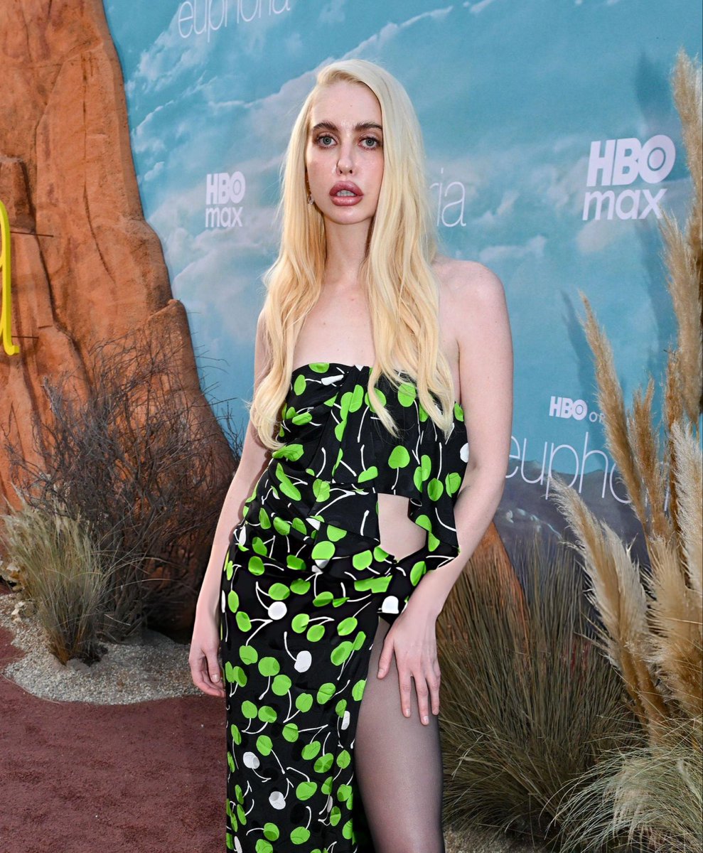 Red carpet space tweet media