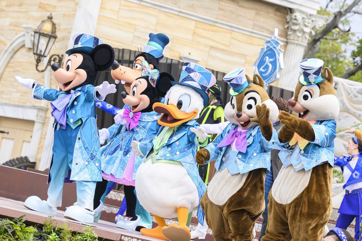 ディズニー】 ミッキーたちが“東京ディズニーシー”25周年衣装で登場