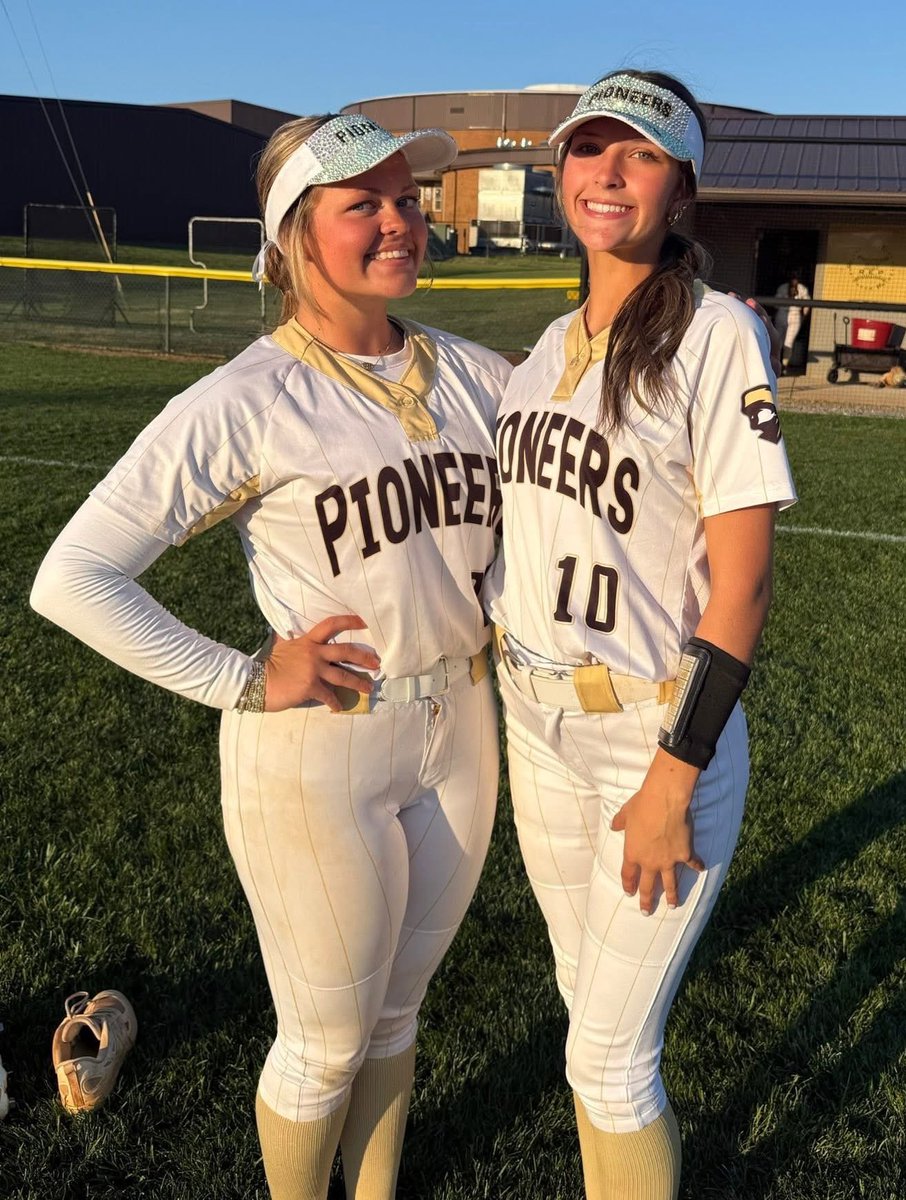 avaghendrix's tweet photo. Another conference win in the books! Went 3-3 at the plate with a triple, a double, and a single. I also scored 3 RBIs, and was one of the game MVPs. Love competing with this talented group!  

@TeamTennesseeSB @RoaneStSoftball https://t.co/wunmUiwlEZ