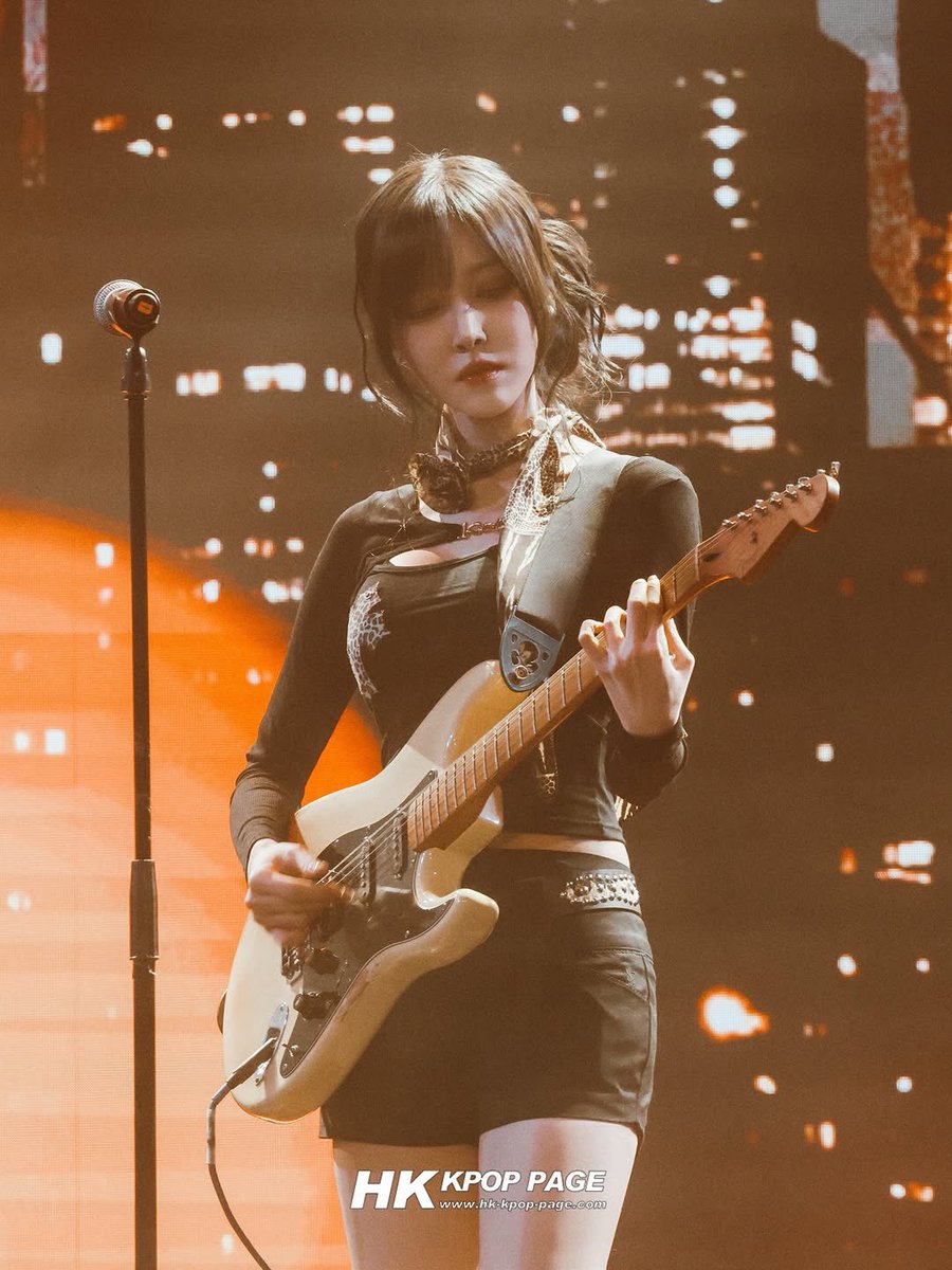 guitarist yuju is so cool