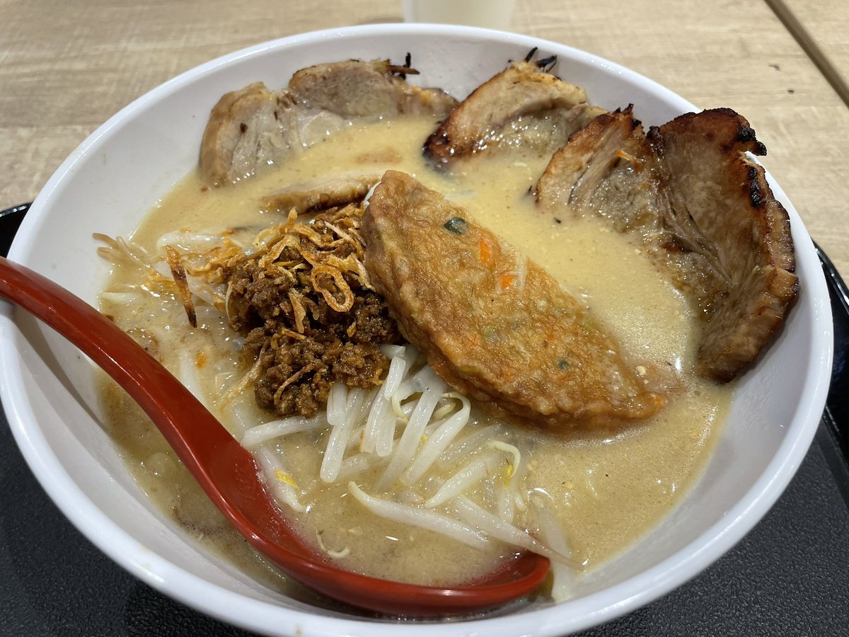 kotabix's tweet photo. #田所商店
#九州麦味噌炙りチャーシュー麺
外出して、昼食、イートインに入って居る、田所商店で、九州麦味噌炙りチャーシュー麺を頂きました。 https://t.co/NNzZRMC6DW