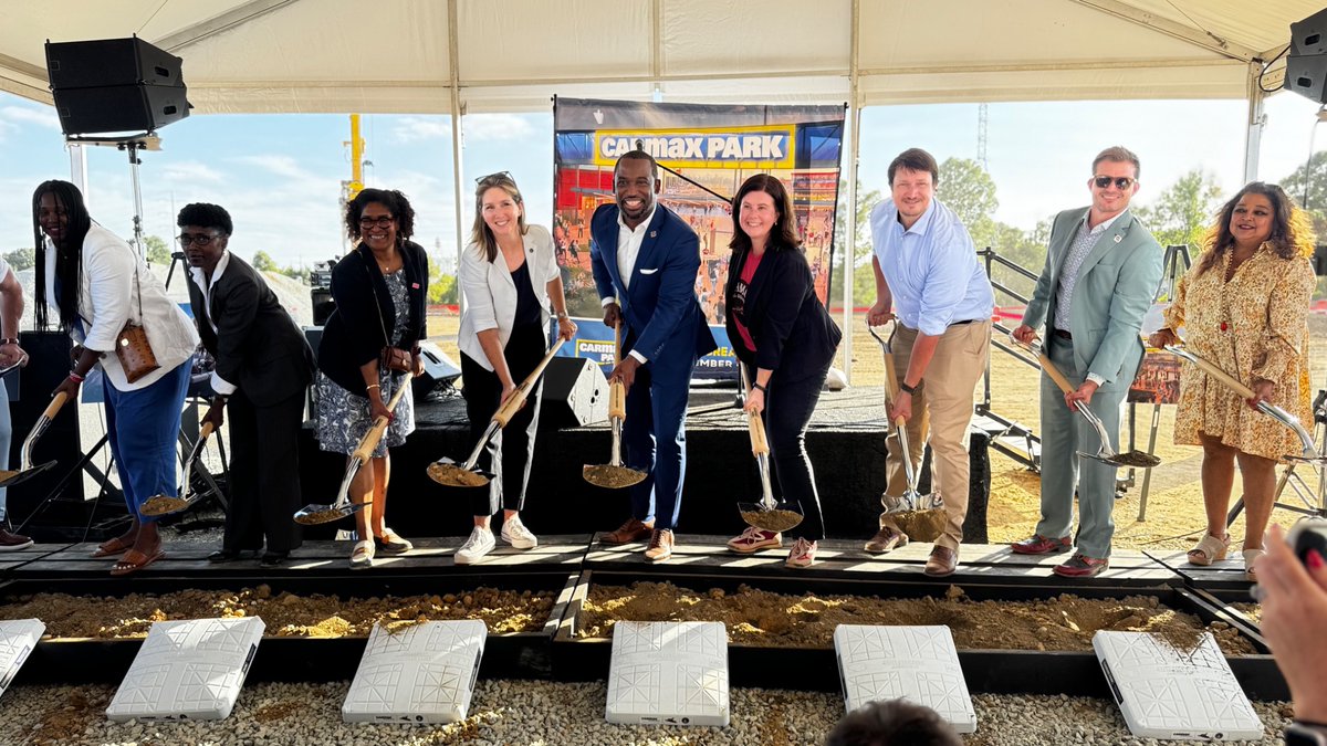 LevarStoney's tweet image. “Potential” is what people call a city they think isn’t good enough yet…

I’ve always believed Richmond could do big things but it takes courage.

16 years later — promise kept.

To every critic who said we shouldn’t, couldn’t, wouldn’t — this one is for you! 

#RVA #OpeningDay