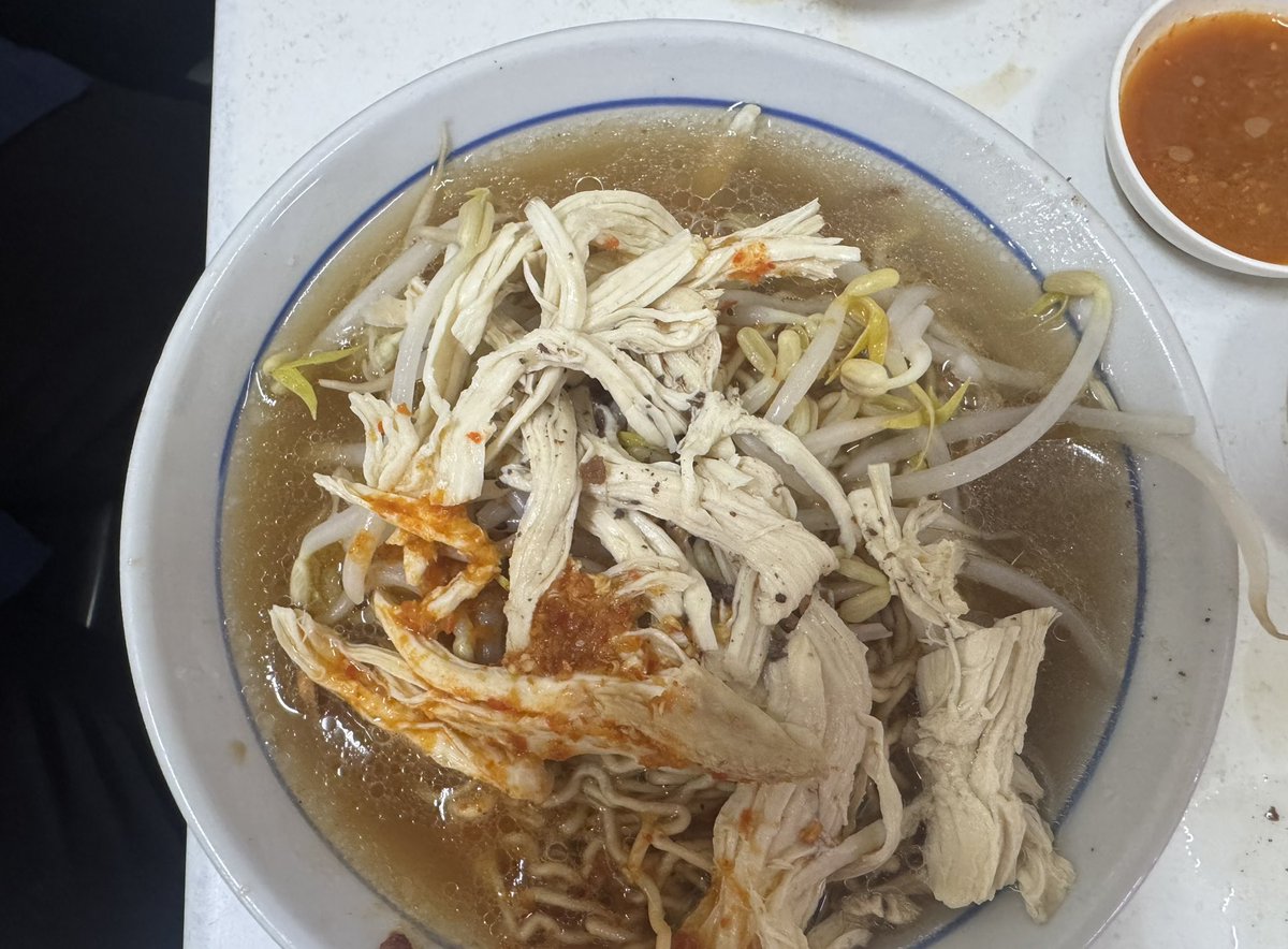 ahmadmaslan's tweet photo. #MeeKolok #Sarawak
Sarapan di Sepinang Sari Cafe di Jalan #Satok #Kuching
Mee Kolok paling sedap dlm dunia keluarga saya. Tendon, ayam, daging, campur, sambal, lobak asin, air pelbagai.
Silakan singgah jika anda berada di sini. Tentu puas hati kerana rasanya yg nyaman / lazat. https://t.co/AnfPri43j4