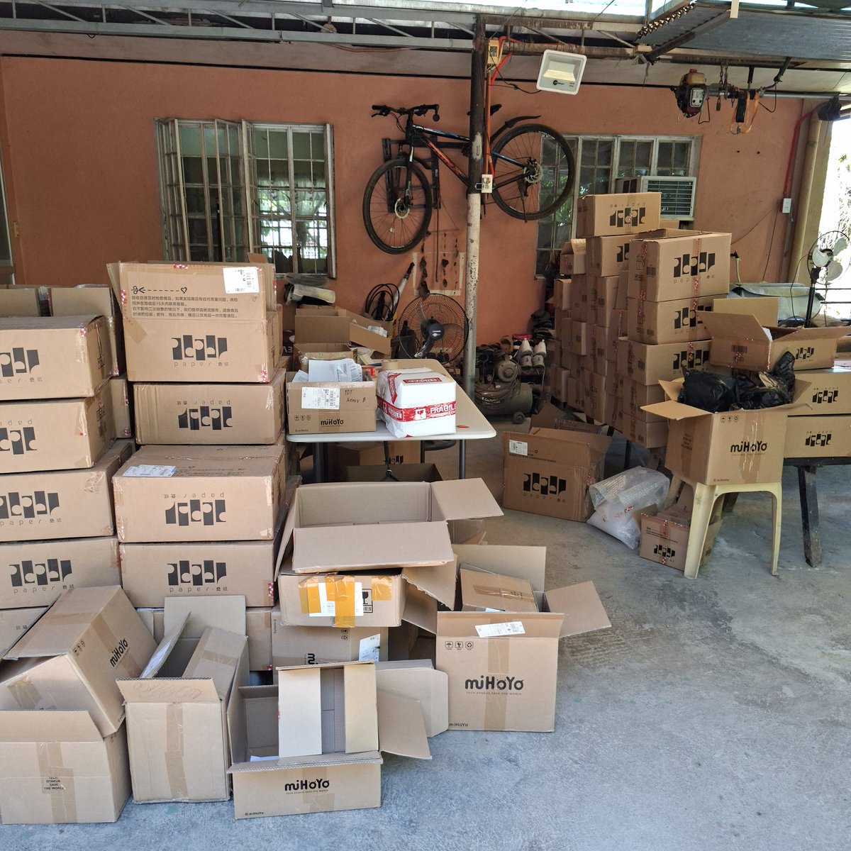 PAUsaBuy's tweet photo. #paUPDATES
Due to the Holy Week, the processing of orders had resumed last April 7.
-Approx. 45% has been packed.
-LSF qoutation is also takes awhile since I have to weigh and measure the dimension (input shipping details to the app).
-shipping weekly (usually every ~3 days) https://t.co/rOZOsy58gV