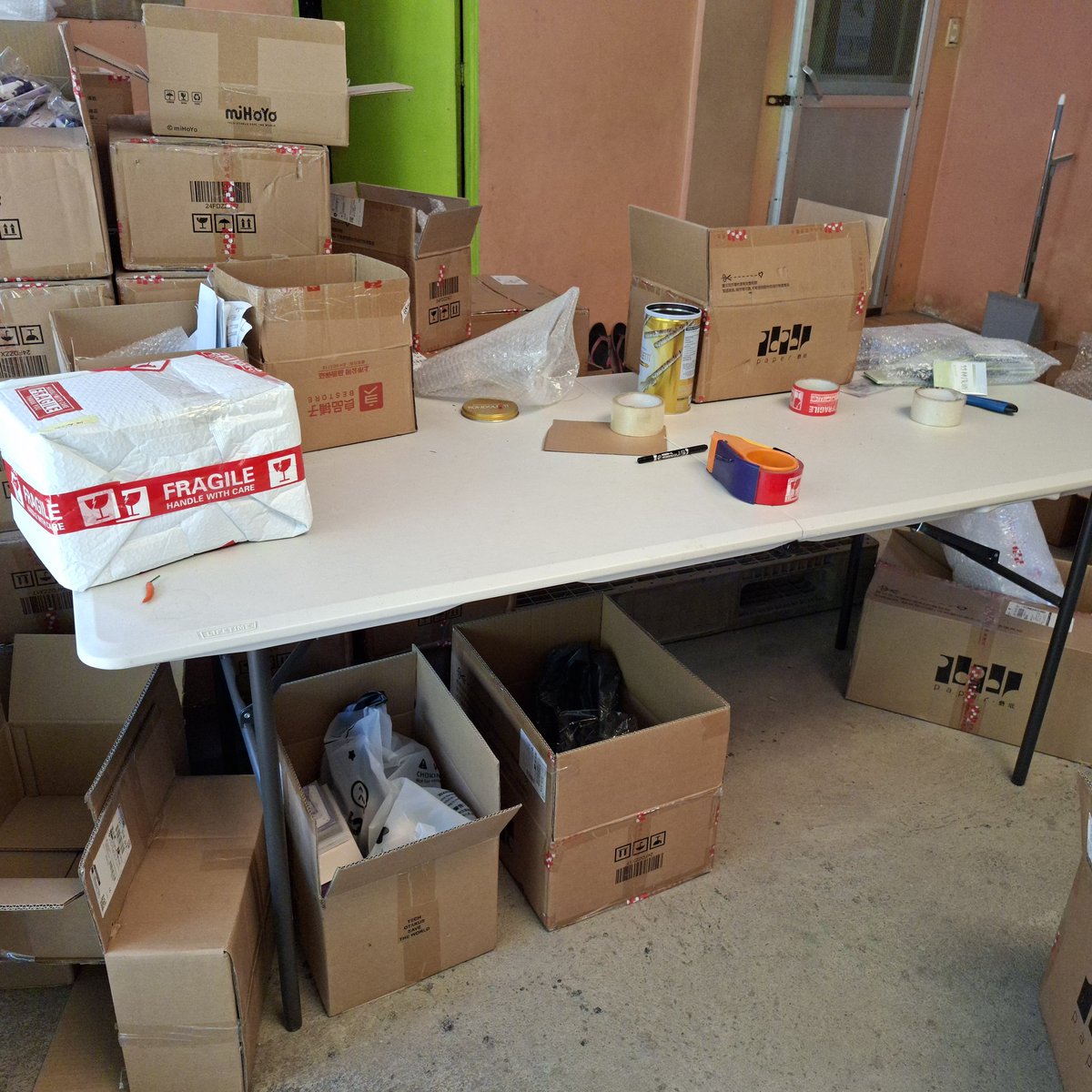PAUsaBuy's tweet photo. #paUPDATES
Due to the Holy Week, the processing of orders had resumed last April 7.
-Approx. 45% has been packed.
-LSF qoutation is also takes awhile since I have to weigh and measure the dimension (input shipping details to the app).
-shipping weekly (usually every ~3 days) https://t.co/rOZOsy58gV