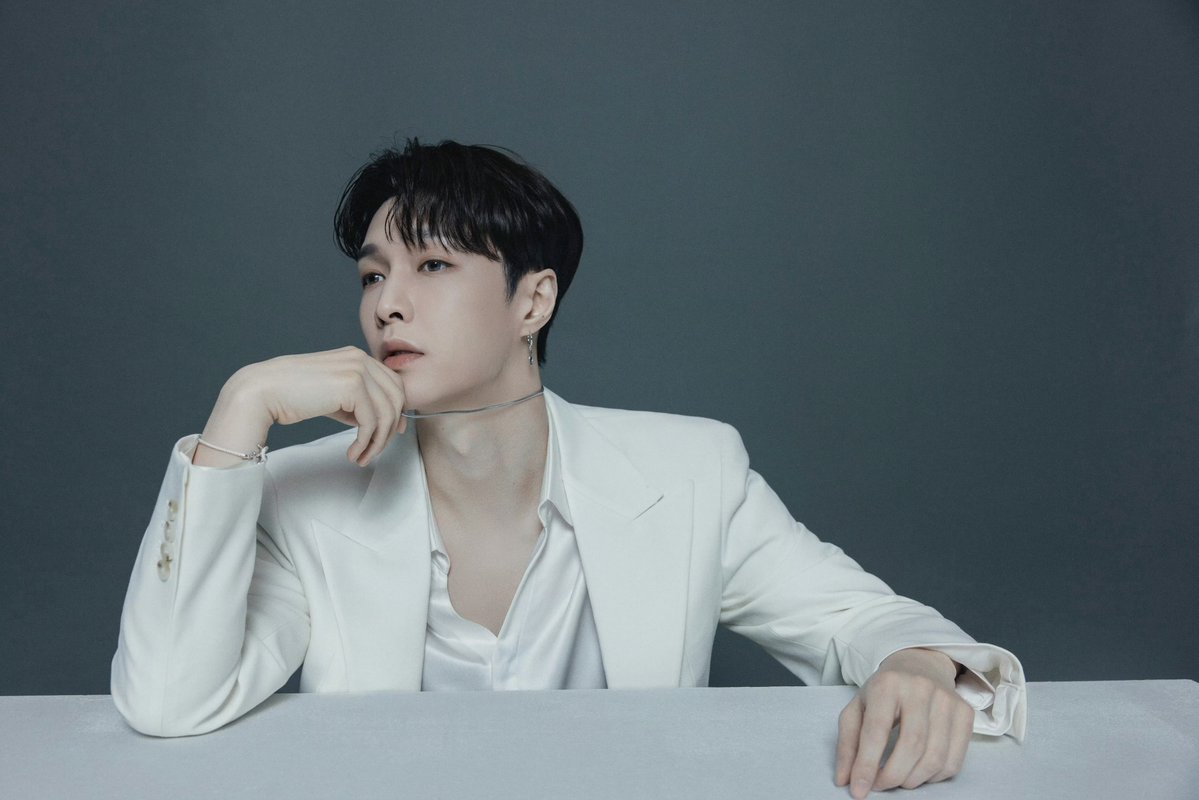 'KNOCK KNOCK!' tweet media