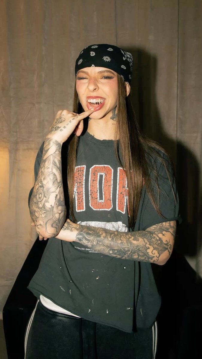 Sofía a.k.a Sofzira tweet media