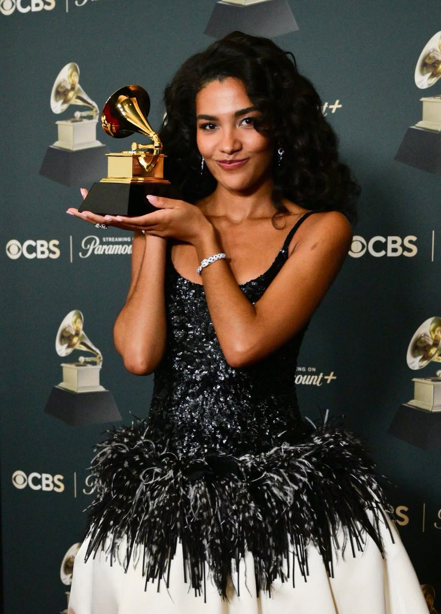 Sofía a.k.a Sofzira tweet media