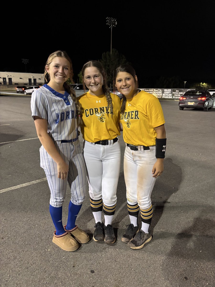 MafiaSoftball28's tweet photo. Mafia 16u ladies representing for @CornerSchool and @MJHS__SOFTBALL Great to see these ladies competing. https://t.co/0R5OqpCp2n