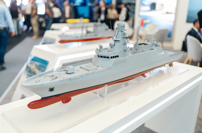 SA_Defensa's tweet image. 📍Santiago, #Chile (🇨🇱)

President @joseantoniokast stopped by the @STMDefence stand at #FIDAE2026 to view some of the products on display at the expo.

STM presented their collection of vessels (including the I-class frigate) alongside auxiliaries and UAVs.