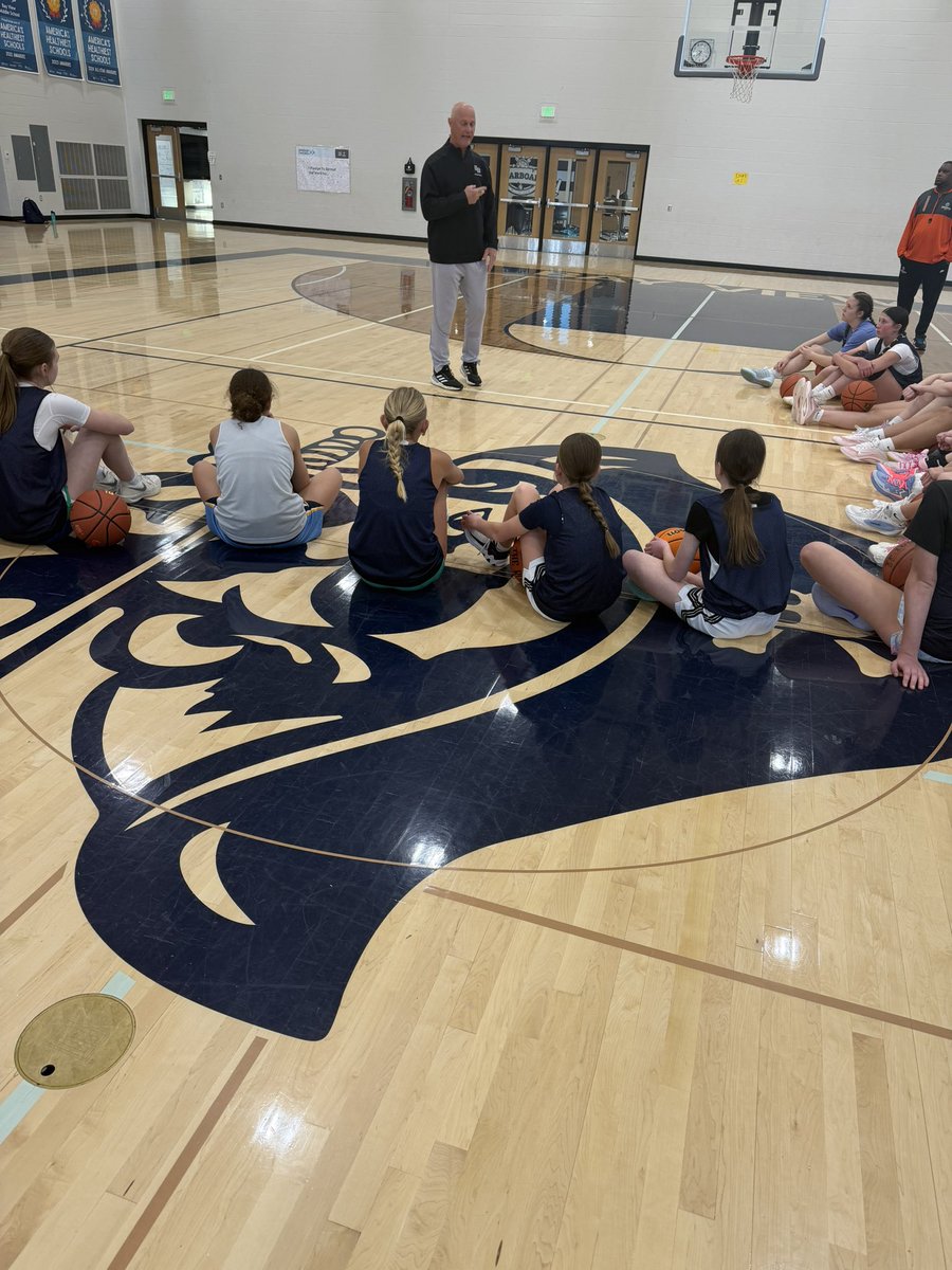 Team1848girls's tweet photo. Thank you to Coach Borseth for stopping by 13U/14U practice - 

The girls were reminded to have fun while playing the game they love , and to trust their preparation 🏀 https://t.co/JT7ydqSLs7