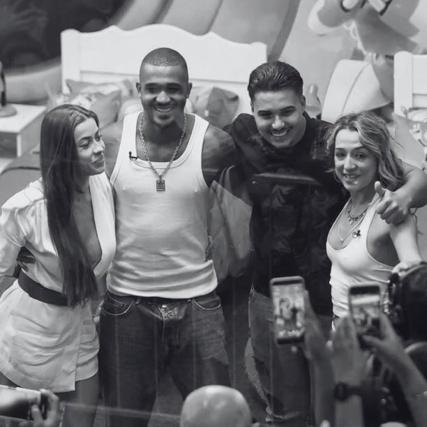 UpdateCharts tweet media