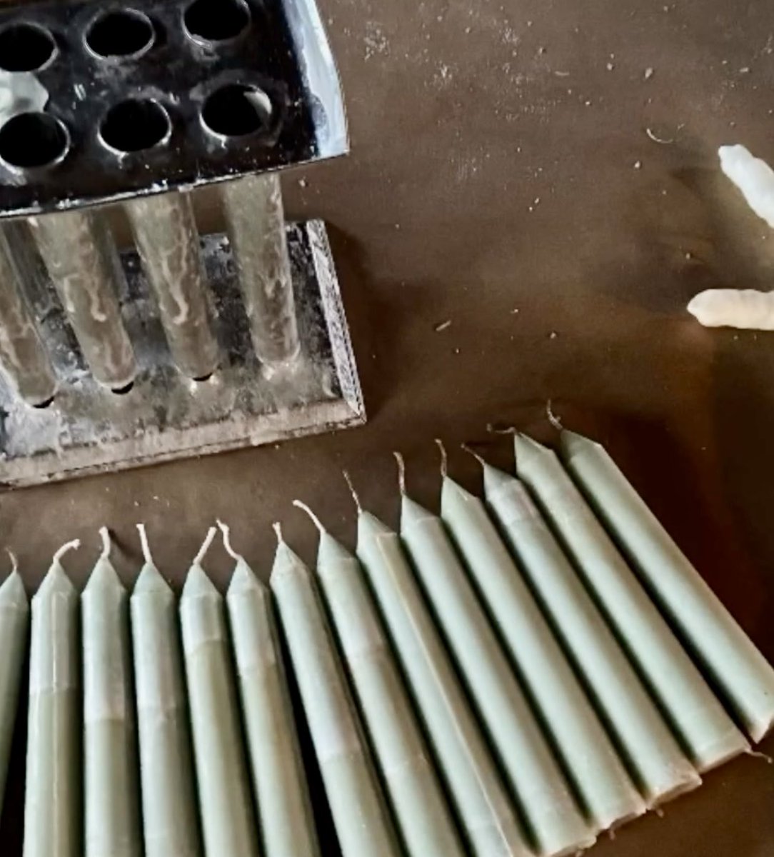 FtVancouverNPS's tweet image. “Waste not, want not” is a saying which means if you do not waste things, you will have what you need. In the 19th century that held true for many. Our resourceful #volunteers take the remnants of used candles and melt them to make new #candles! #FortVancouver