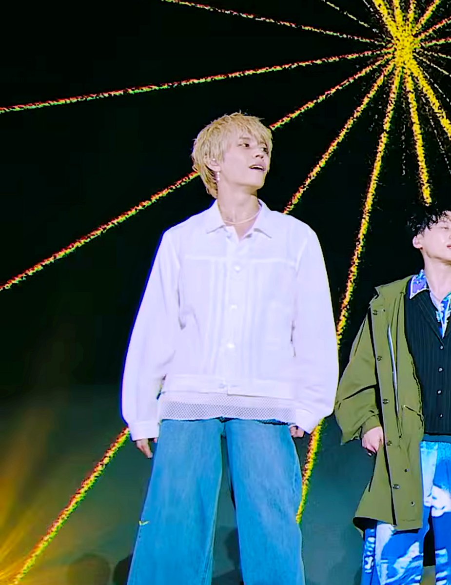 wenda_ice's tweet photo. my love 😍 he looks the best in a plain white shirt 😭✨ https://t.co/8bYSAzAJ3i