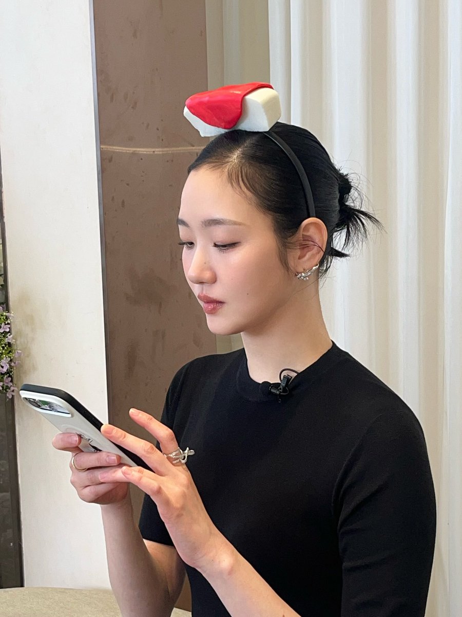 ᴅᴀʏ tweet media