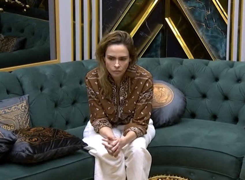 j̶ ̶u̶ ̶l̶ ̶i̶ ̶a̶ = tweet media