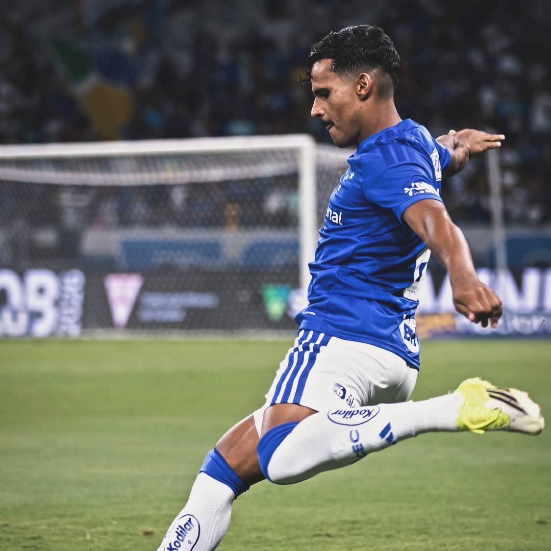 douglas santos e alex sandro jogam mais sim ancelloti 

KKKKKKKKKKKKKKKKKKKKK