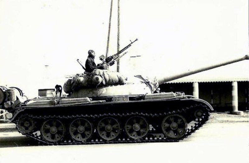 KOMARMIES's tweet image. #Backtothepast Royal Moroccan Armes Forces 🇲🇦 Rare footage of MAF T-54A Main Battle #Tank.

T-54A #tanks used by the MAF 🇲🇦 were introduced into service in 1962. At that time, they were allocated among four tank units : 

- 1st GEB based in #Rabat 
- 2nd GEB in #Errachidia
- 3rd