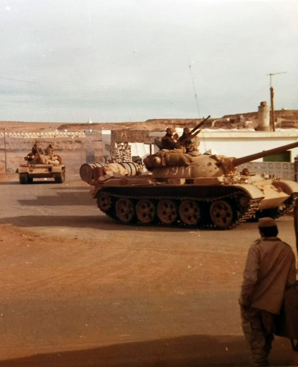 KOMARMIES's tweet image. #Backtothepast Royal Moroccan Armes Forces 🇲🇦 Rare footage of MAF T-54A Main Battle #Tank.

T-54A #tanks used by the MAF 🇲🇦 were introduced into service in 1962. At that time, they were allocated among four tank units : 

- 1st GEB based in #Rabat 
- 2nd GEB in #Errachidia
- 3rd