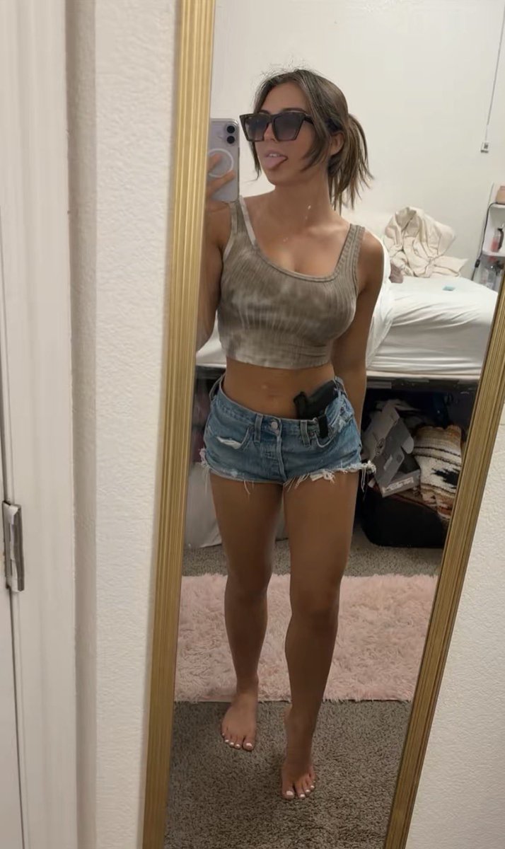 pr1ncessclairrr's tweet photo. I’m just a hot brat that has complete control over you 🫵🏽🫵🏽🫵🏽 https://t.co/mYUkopluGR