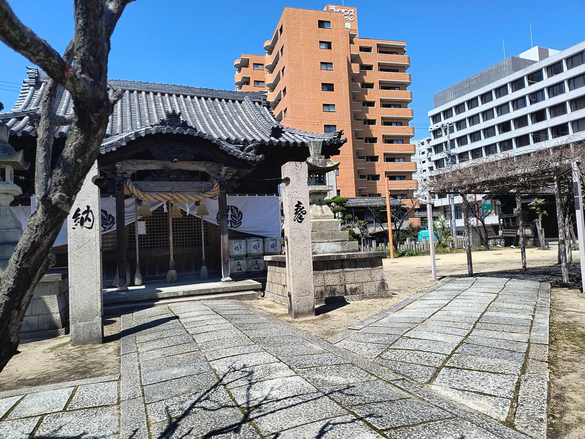 shiholyne's tweet photo. 十二所神社に来ました。
藤棚があったので、見ごろにまた来たいと思いました。 https://t.co/LSaLeopkiI