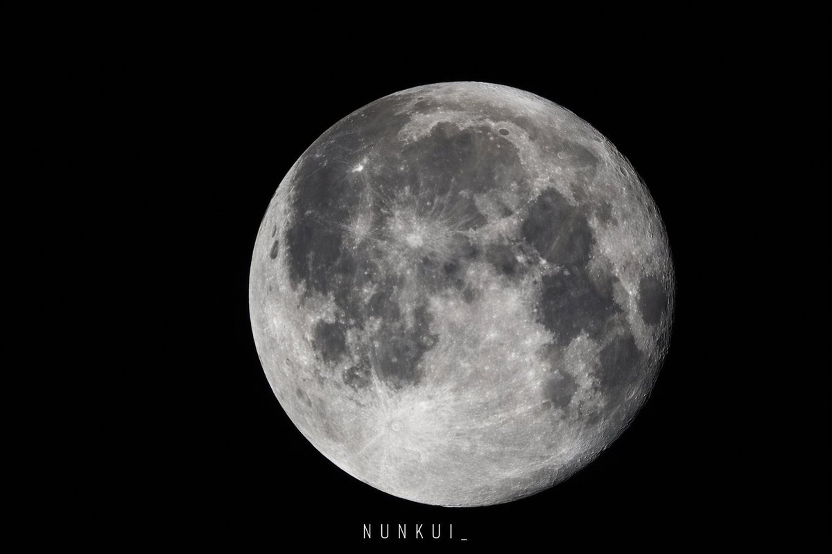 nunkui_'s tweet photo. Si de lejos se ve genial de cerca es una experiencia religiosa ✨ 
#luna https://t.co/Wh06kaxAIo