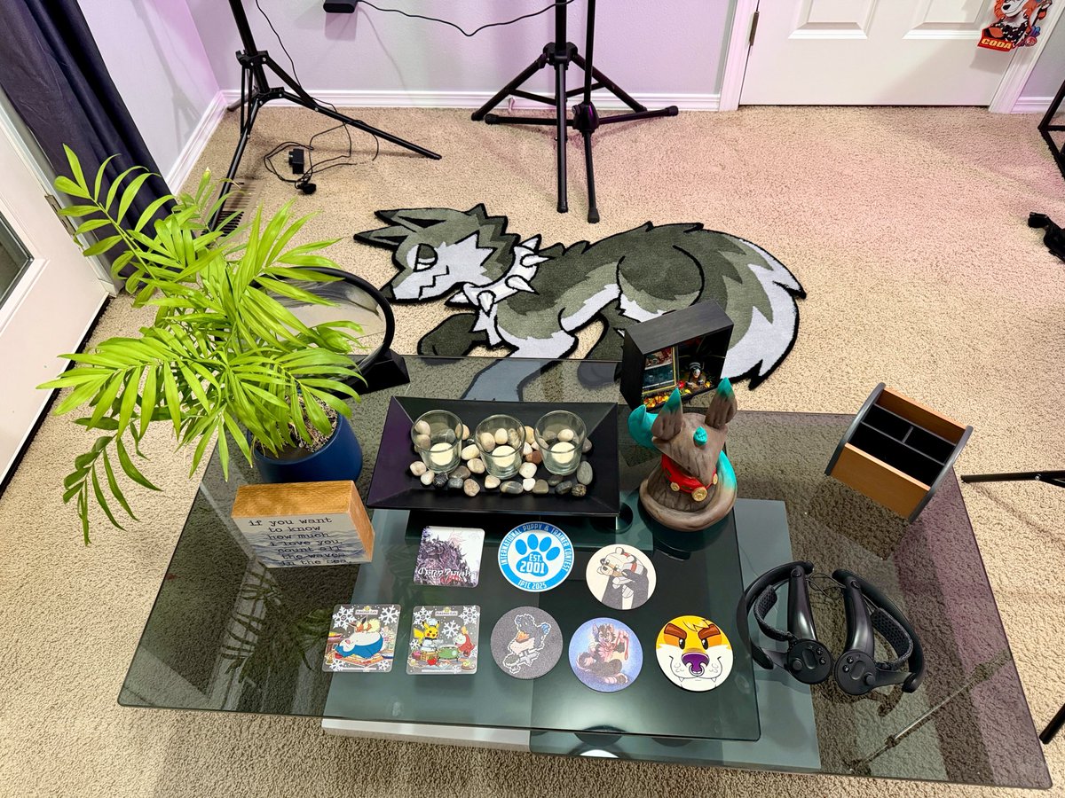 ThatDogCoda's tweet image. New rug for the office! 🐺

Rug from @0foxShop !!

#furryfandom #furries #furryartists