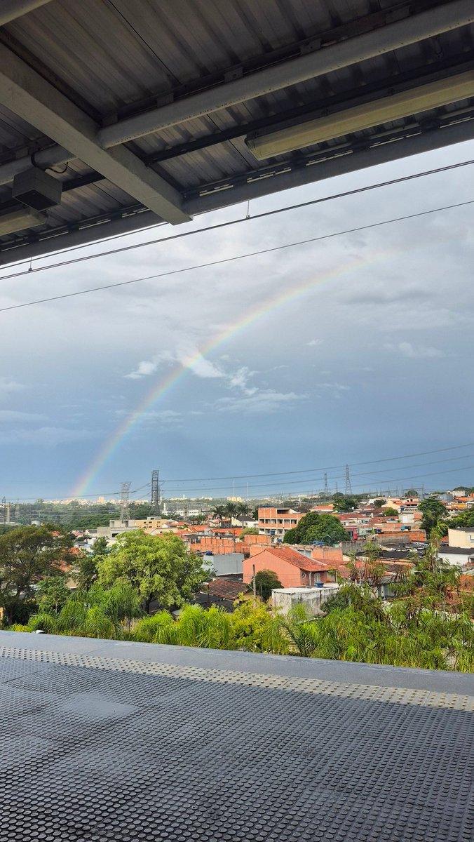 bella ᵕ̈ VAI VER O BTS!! ⊙⊝⊜ tweet media