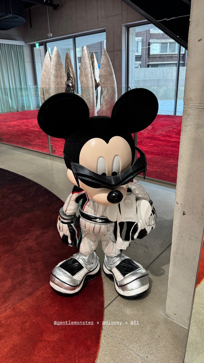 LC SNS&Information tweet media